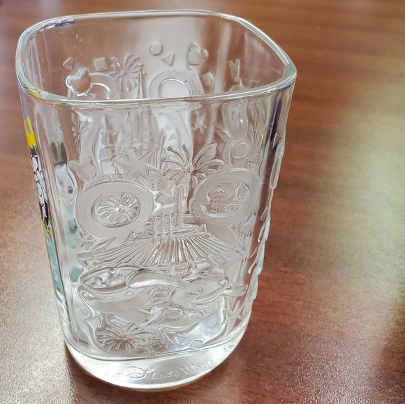 Disney McDonald's Glass 🏰🎆 - Picture 2 of 7